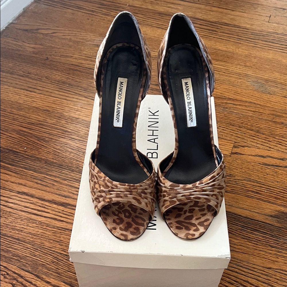 Manolo Blahnik Brown Leopard Print Heels